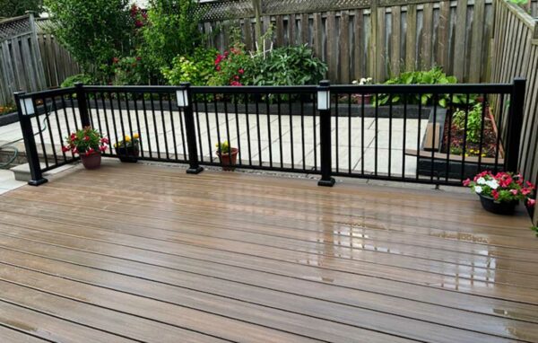 Aluminum Railing Guelph-Aluminum-Railings-Glass-Railings-Pool-Railings-Balcony-Railings-Banister-Railings-Porch-Railings-decks-and-railings-deck-with-railing-deck-with-rails